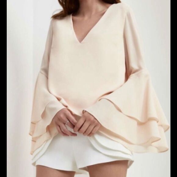 V-neck bell sleeved blouse. NWOT - Picture 3 of 8